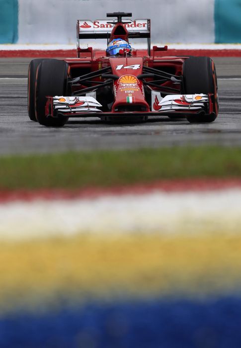 Foto: Fernando Alonso durante la clasificación malaya.