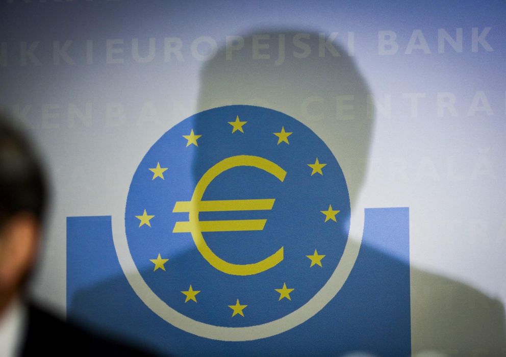 Foto: Imagen de la sombra del presidente del Banco Central Europeo (ECB), Mario Draghi. (EFE)