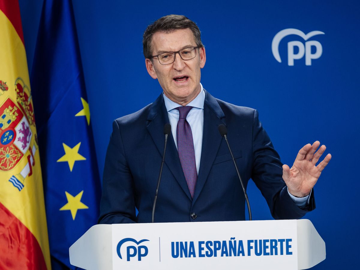 Foto: El líder del PP, Alberto Núñez Feijóo, durante una comparecencia en Génova. (Europa Press/Carlos Luján)