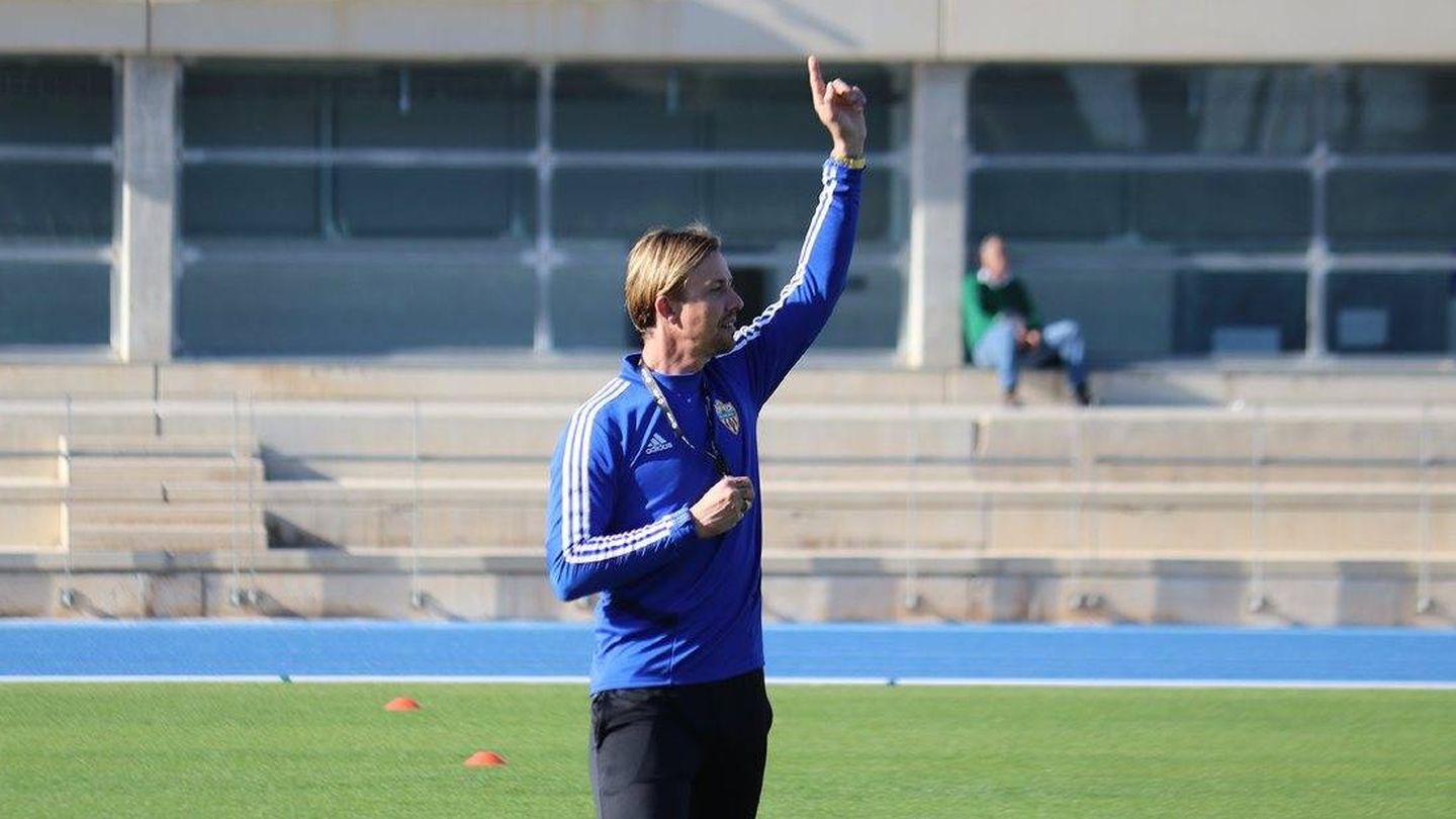 Guti, en un entrenamiento del Almería. (@U_D_Almeria)