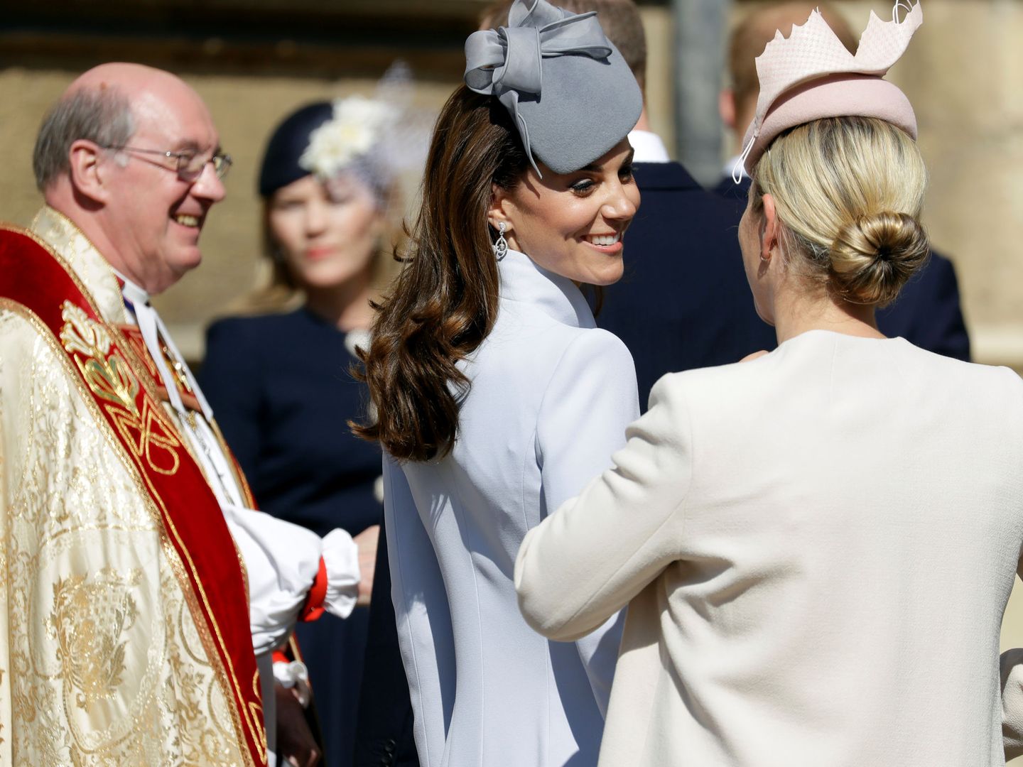 Kate sonríe a Zara Tindall a su llegada a la capilla de San Jorge. (Reuters)