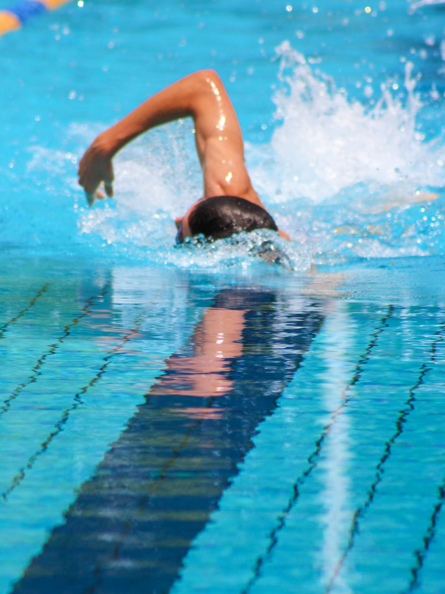 Nadar te ayuda a adelgazar. (Unsplash/Talahria Jensen)
