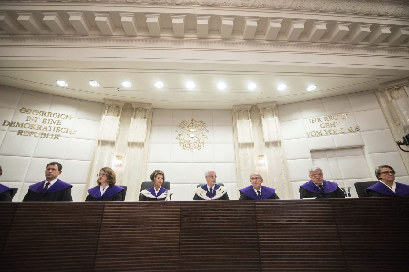 Vista del Tribunal Constitucional austriaco sobre las supuestas irregularidades de la segunda vuelta de las presidenciales del pasado 22 de mayo (EFE)