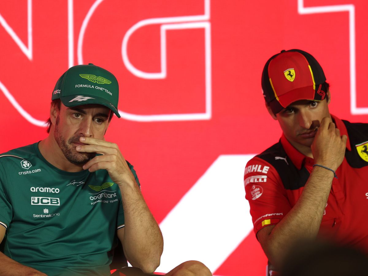 Foto: Sainz y Alonso afrontan un apasionante Gran Premio en Jeddah. (EFE/Ali Haider)