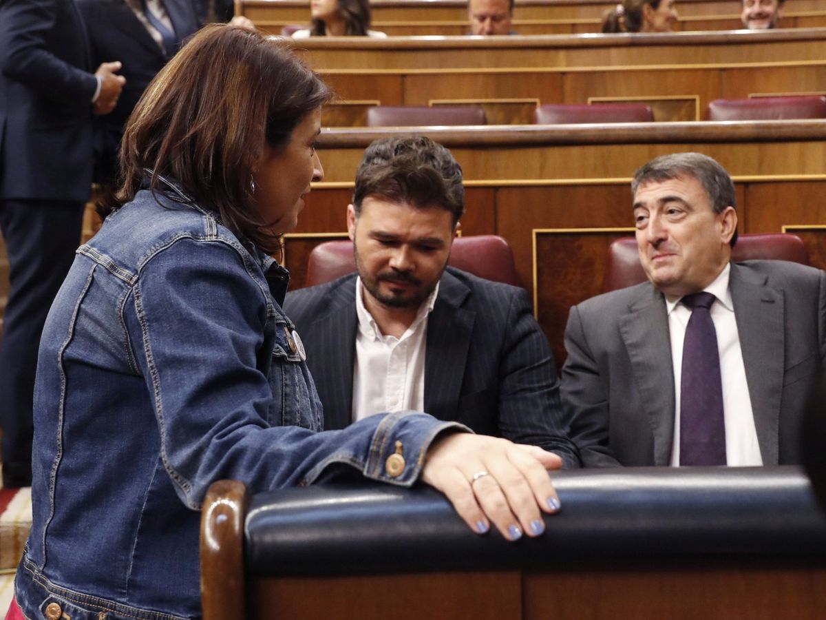 Foto: Los portavoces del PSOE, Adriana Lastra, de ERC, Gabriel Rufián, y PNV, Aitor Esteban. (EFE)