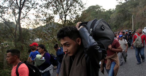 Foto: 709 hondureños de la caravana con destino a Estados Unidos. (EFE)