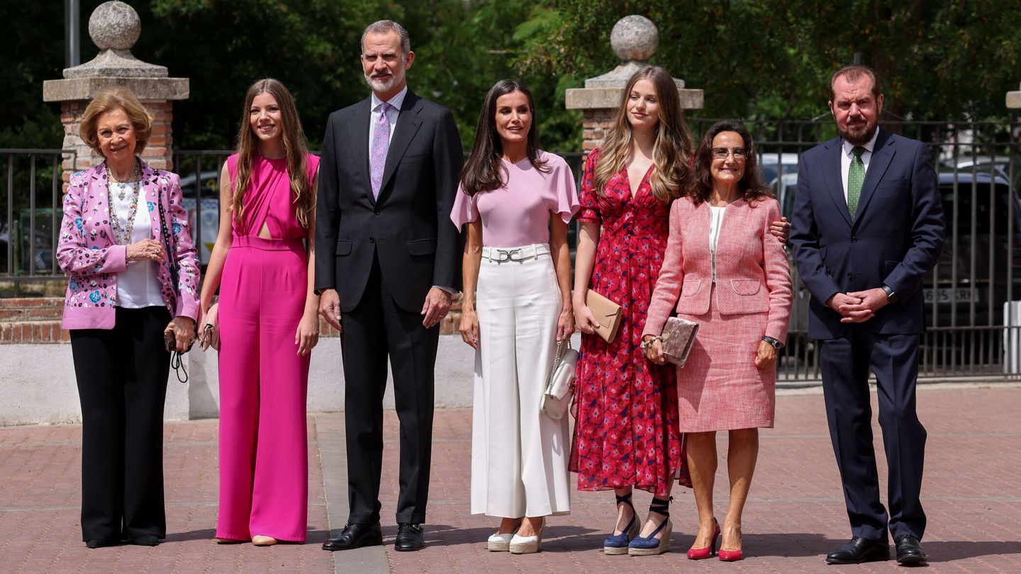 La Reina Sofía con su familia. (EFE - Ballesteros)