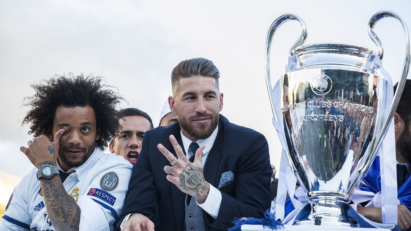 Foto: Marcelo y Sergio  Ramos, durante la celebración tras ganar la Champions League de 2017. (EFE)