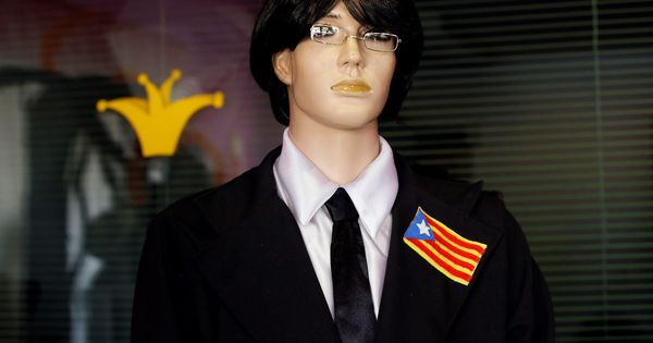 Foto: Un maniquí ataviado con un disfraz de Carles Puigdemont. (EFE)
