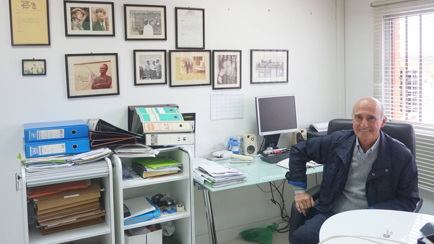 Rafael García en su despacho en Alcobendas. (AFL)