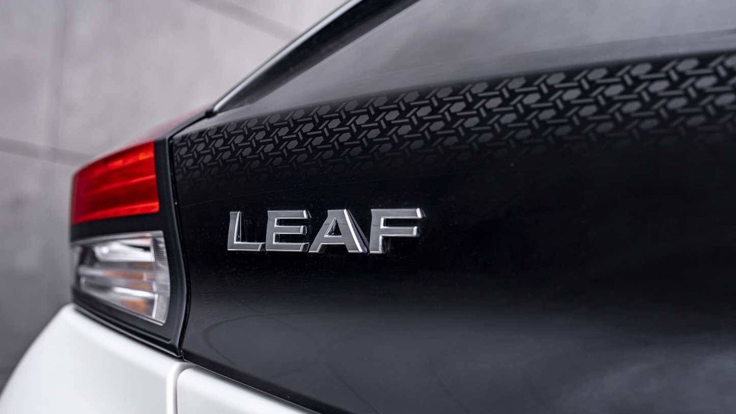 Las zonas negras del Nissan LEAF10 llevan un patrón gráfico que se puede apreciar en la imagen.  