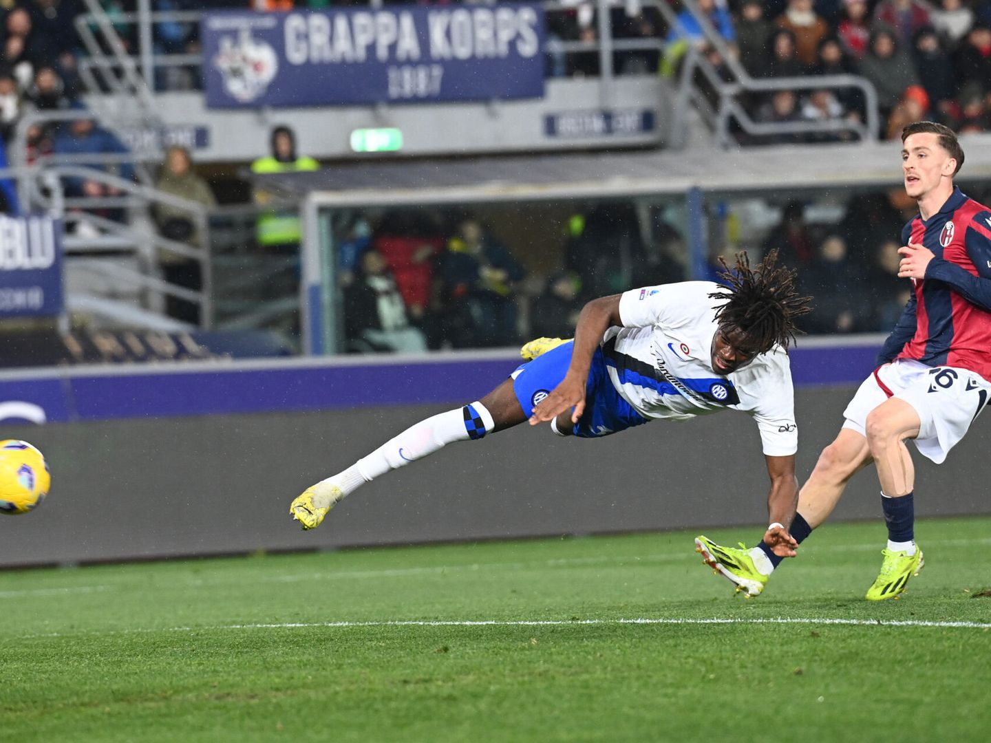 Yann Bisseck, en su gol frente al Boloia (Gianluca Ricci / LiveMedia / DPPIAFP7).