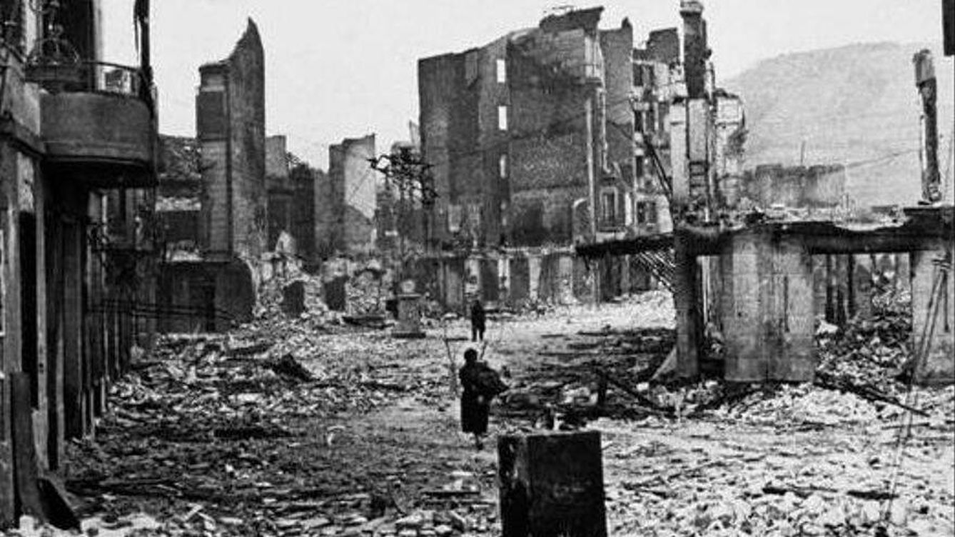 Foto: Escombros de Guernica tras el bombardeo del 26 de abril de 1937.