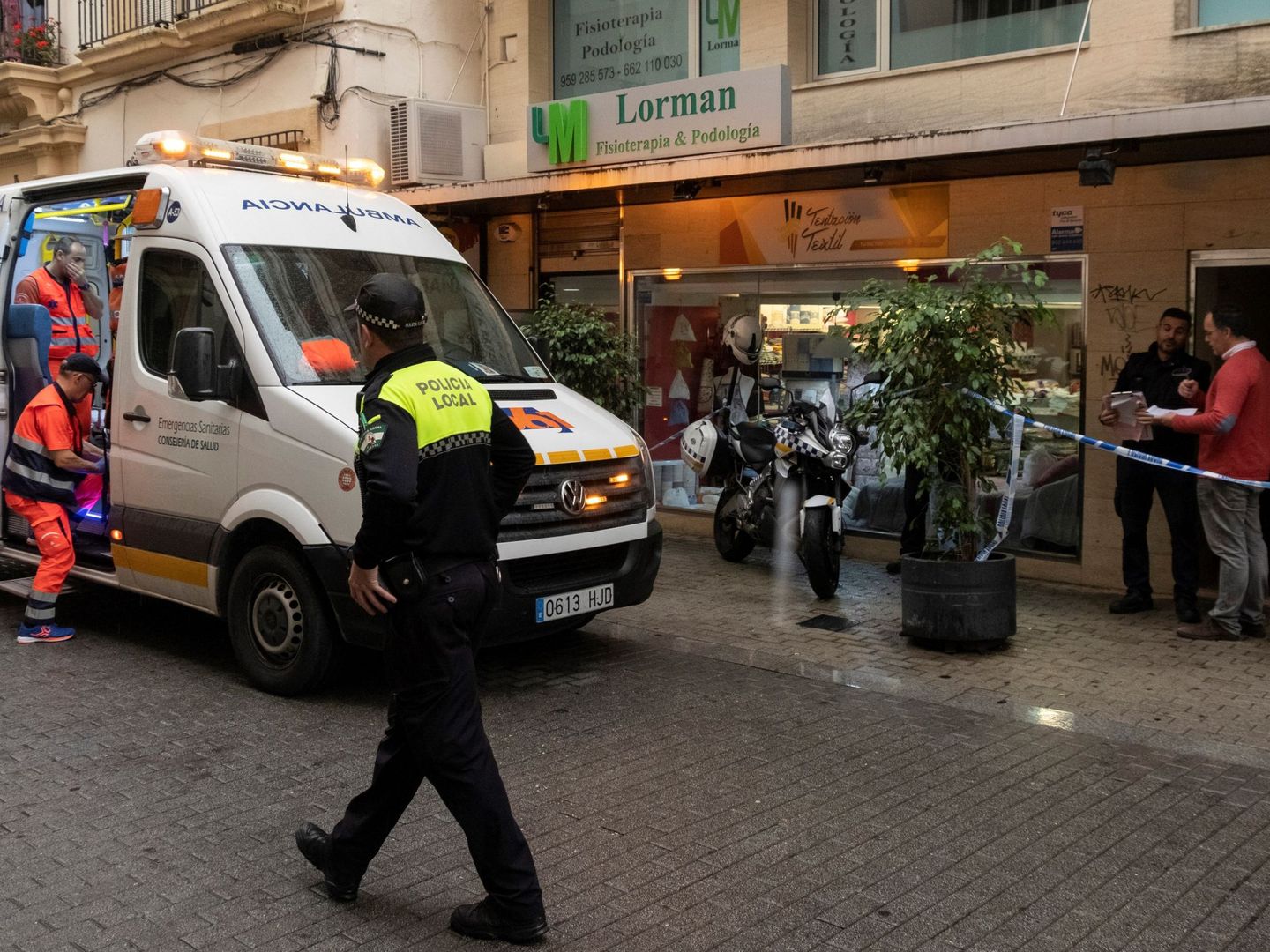 Un muerto y tres heridos tras chocar una moto contra un banco en Huelva