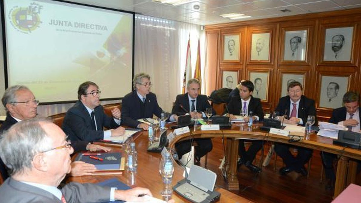 Villar crea una comisión "exclusivamente" del fútbol y medidas de 2005 incumplidas 