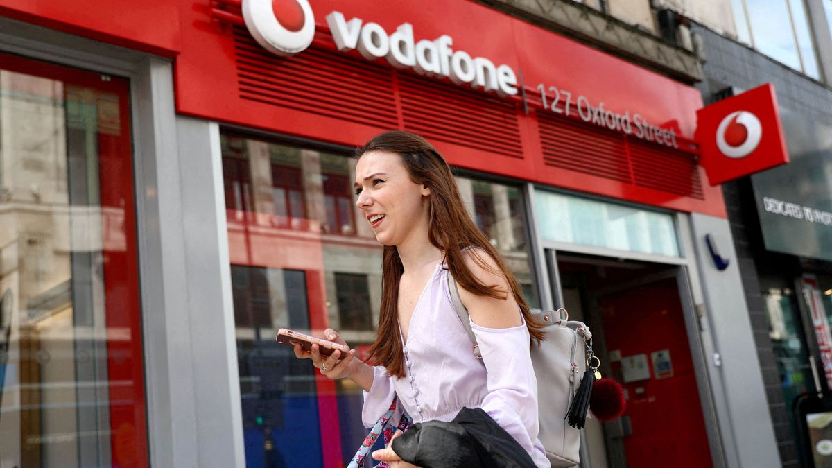 Vodafone revisará su estrategia en España y planea recortar 11.000 empleos en todo el mundo 