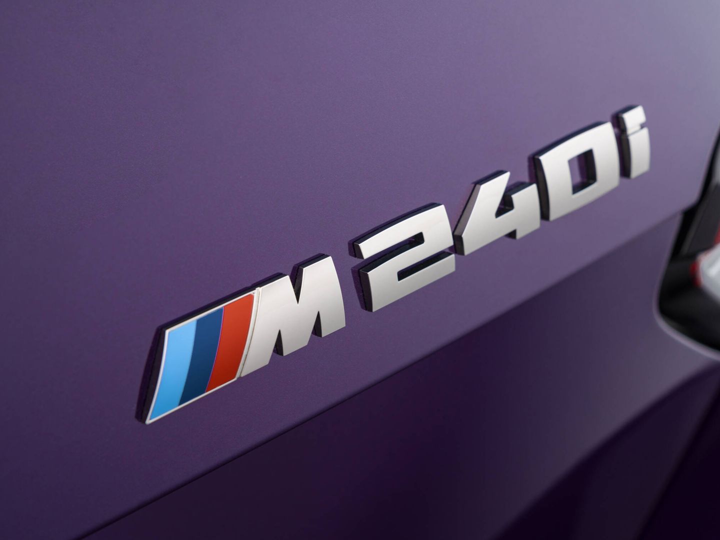 El M240i xDrive cuesta 69.900 euros y aporta 374 CV, tracción total y chasis personalizado.