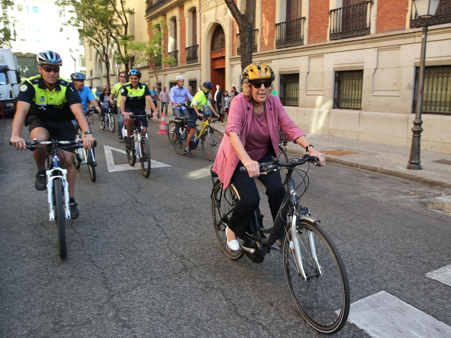 La alcaldesa de Madrid, Manuela Carmena, durante su participación en un acto para promocionar el uso de la bicicleta. (EFE)