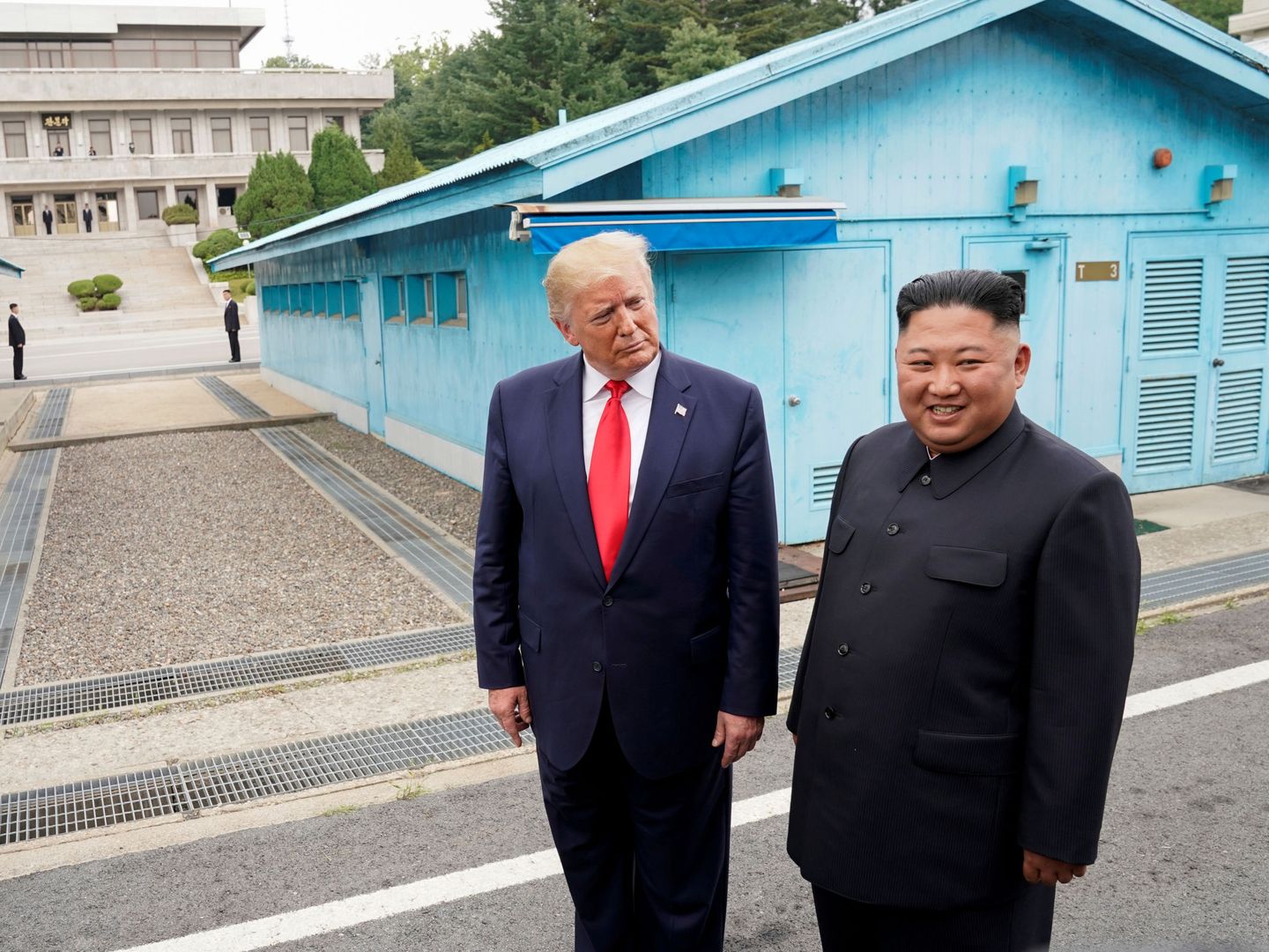 Reunión entre Trump y Kim Jong-un en la frontera coreana. (Reuters)