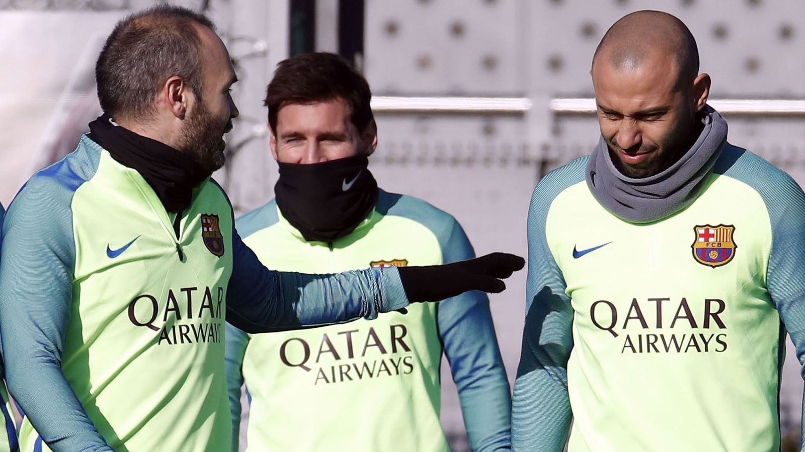 Foto: Iniesta, Messi y Mascherano, durante el entrenamiento del FC Barcelona este miércoles. (EFE)