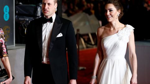 Escotes asimétricos: el truco de estilo que une a Kate Middleton, Máxima de Holanda y Lady Di