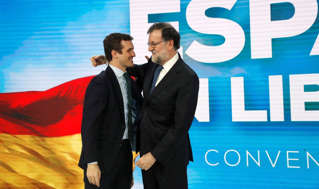  El expresidente del gobierno Mariano Rajoy y Pablo Casado. (EFE)