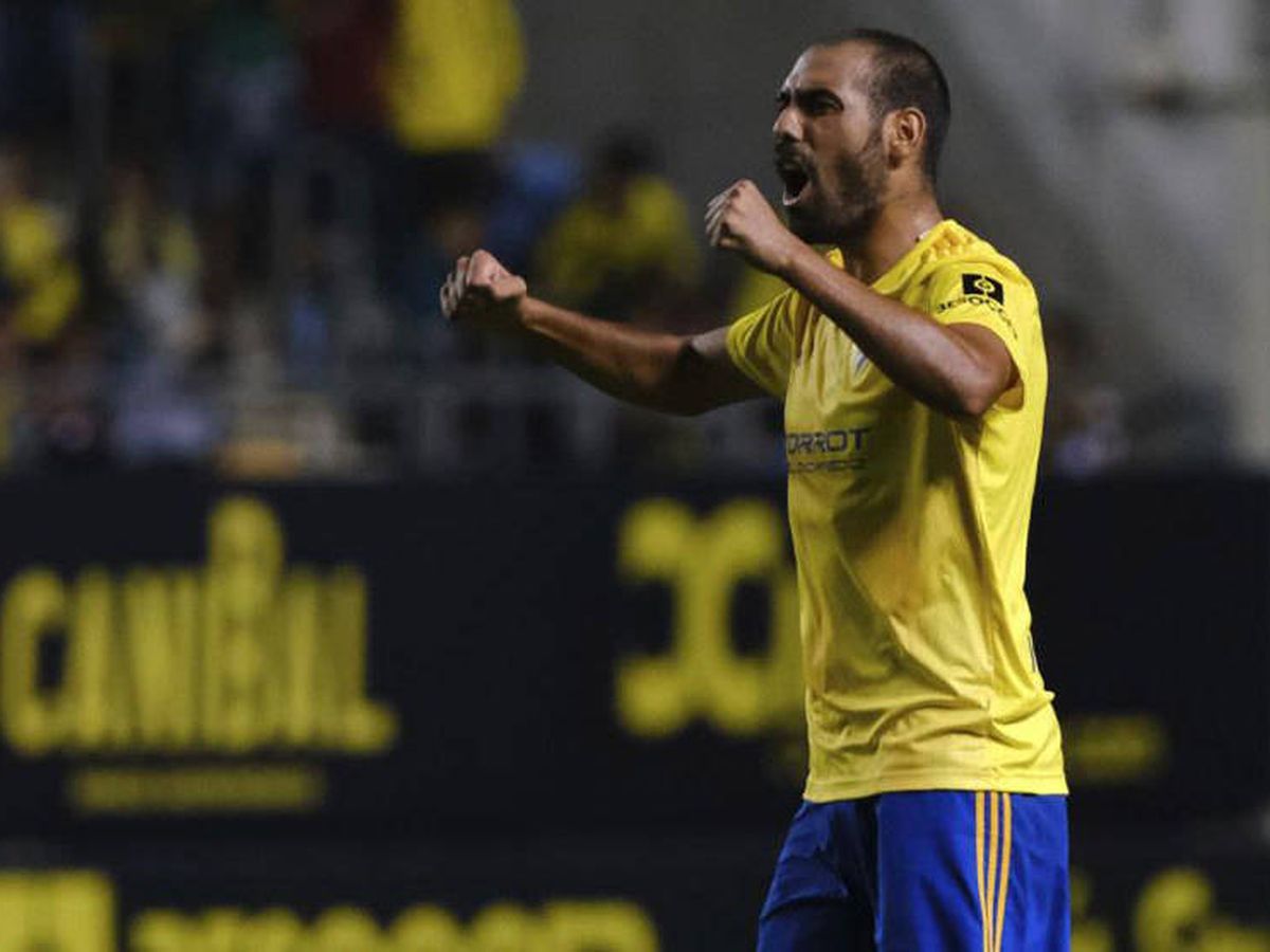 Foto: Fali celebra un gol durante un partido del Cádiz. (EFE)