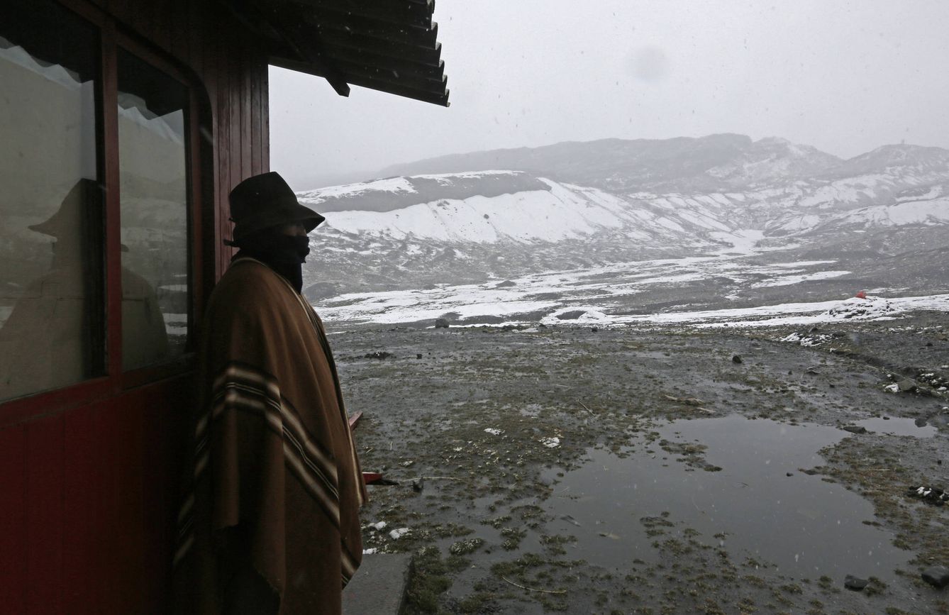 Un guía de la llamada ruta del calentamiento global espera a turistas, en Huaraz, Perú (Reuters).
