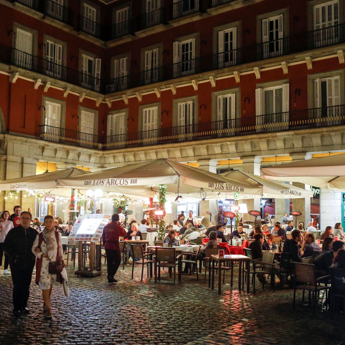 Bares y restaurantes madrileños no podrán poner música si abren la terraza  a la vez