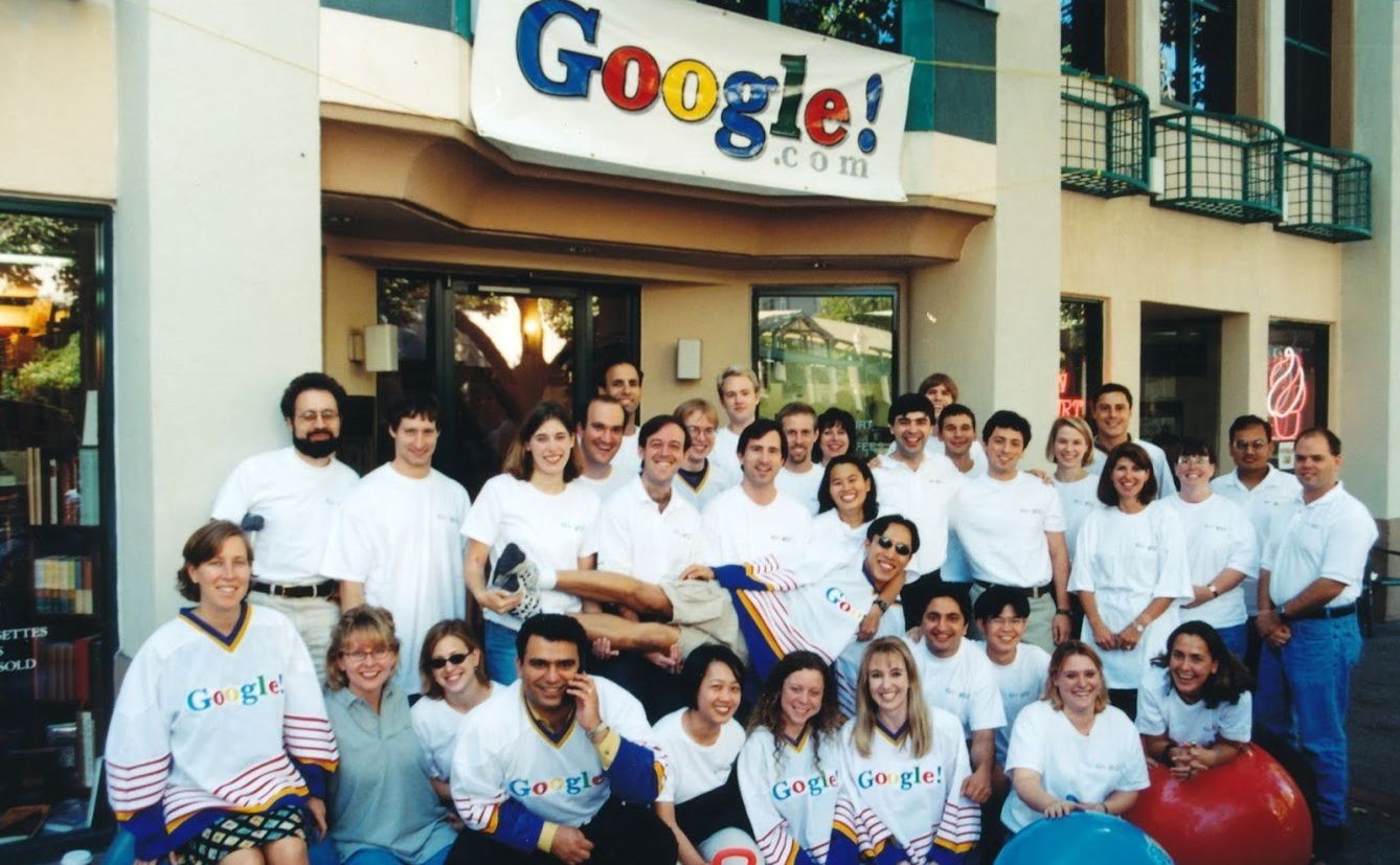 Los primeros empleados de Google en 1999, antes de que la compañía trasladara su sede de Palo Alto a Mountain View. 