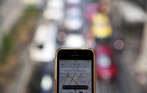 No sólo el taxi: estas son las 'apps' que amenazan al resto de sectores en España