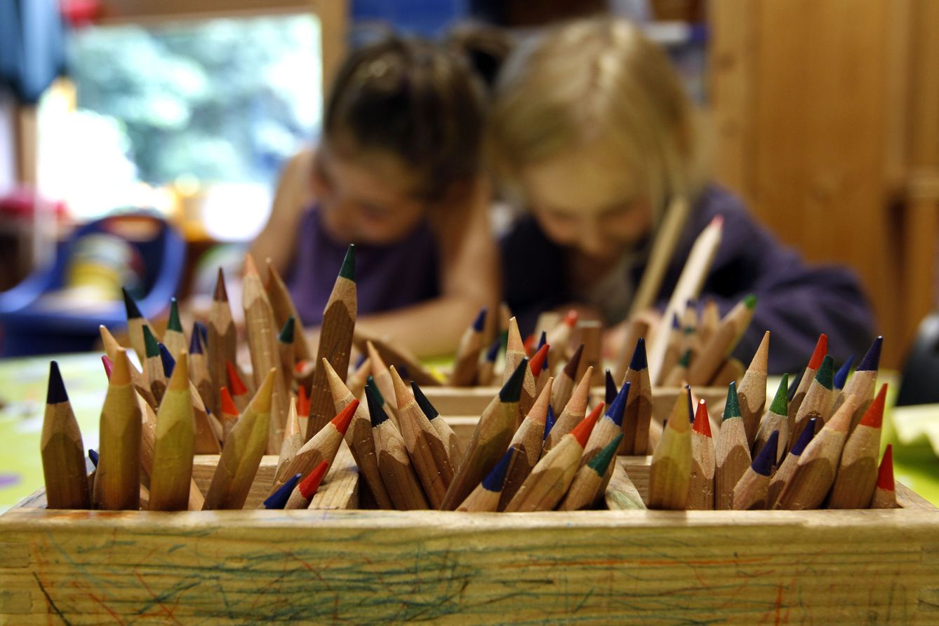 Lápices de colores en una escuela primaria de Eichenau, cerca de Múnich. (Reuters)