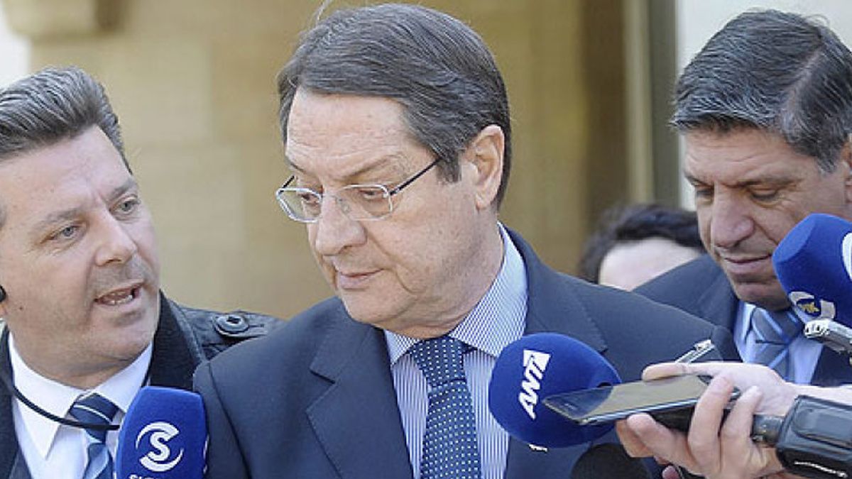 El gobierno de Chipre y el resto de partidos crean una comisión para buscar un plan B