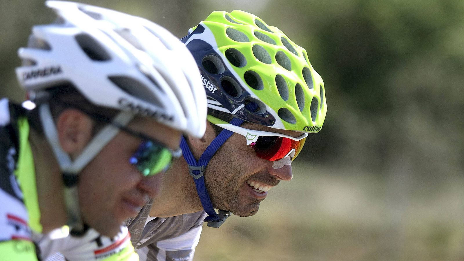 Foto: Fran Ventoso sonríe durante una etapa de la Vuelta a Castilla y León. (EFE)