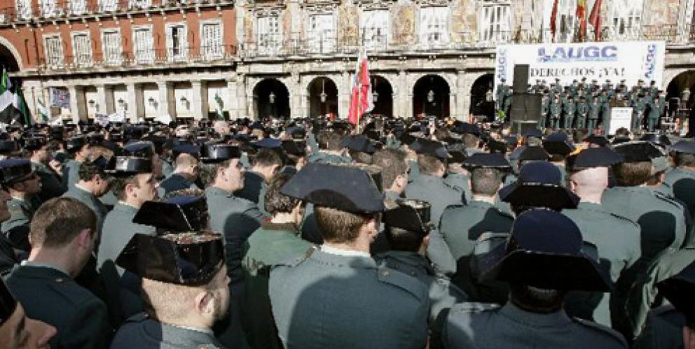 Foto: Cien mil policías y guardias civiles secundarán la huelga de funcionarios contra el recorte salarial