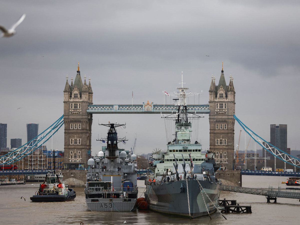 Foto: Los buques de la OTAN llegan a Londres. (Reuters/Hannah McKay)