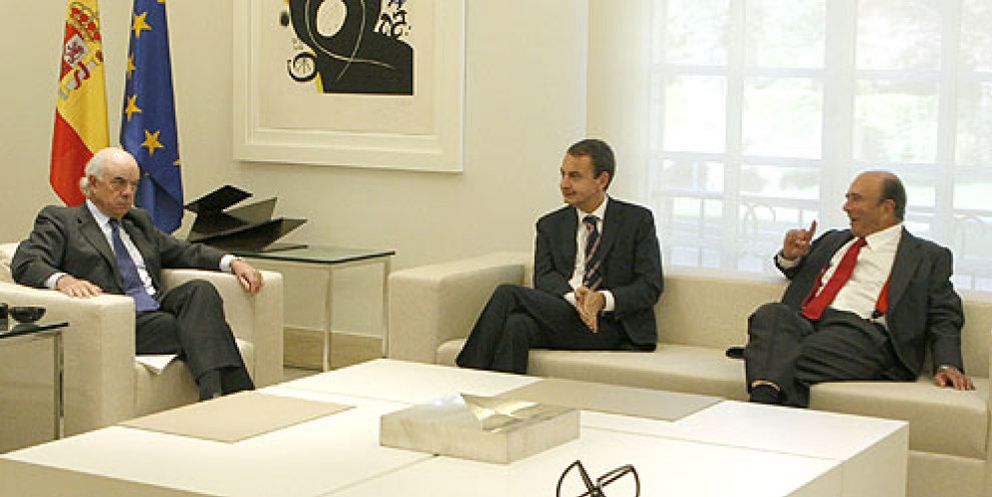 Foto: González y Botín instaron al Gobierno a intervenir en las cajas en una reunión secreta