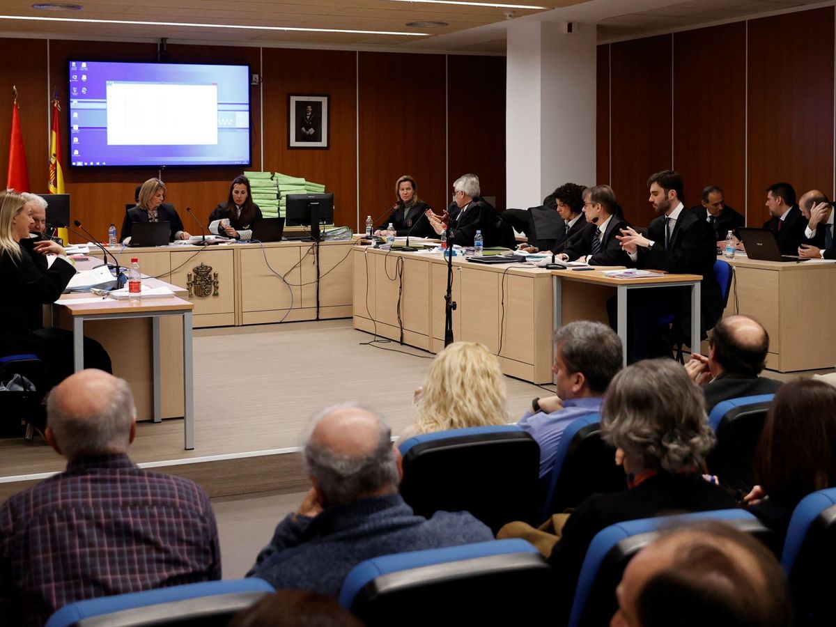 Foto: Vista general del juicio a los controladores aéreos, el pasado 15 de enero. (EFE)