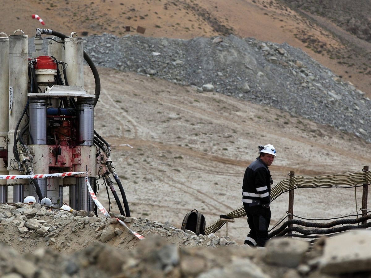 Foto: Imagen de un trabajador en una mina. (EFE/Martín Mejía/POOL)