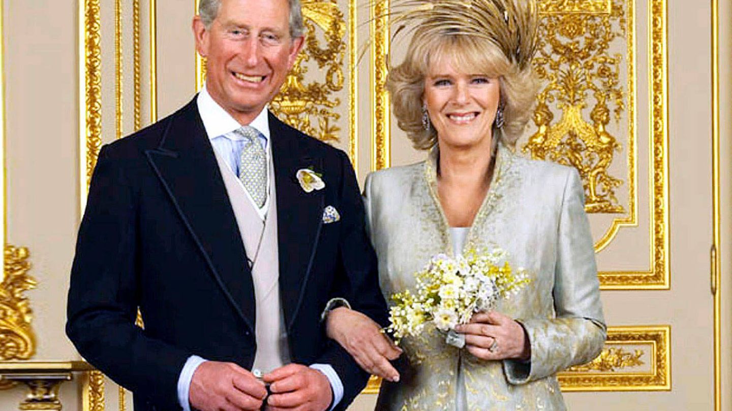 El príncipe Carlos y Camilla, el día de su boda. (Reuters)