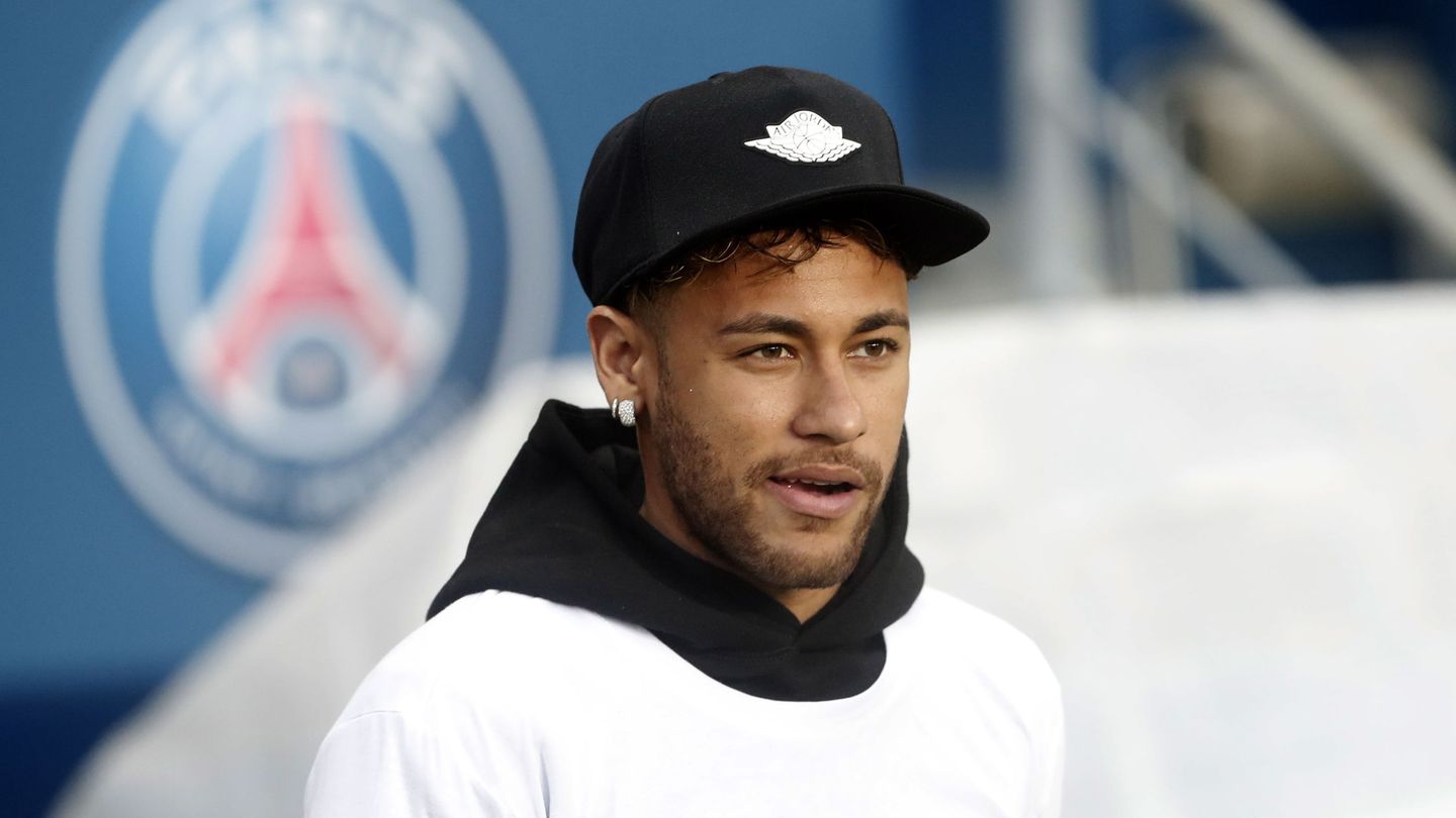 Neymar, en su regreso a París tras recuperarse de la lesión en Brasil. (EFE)