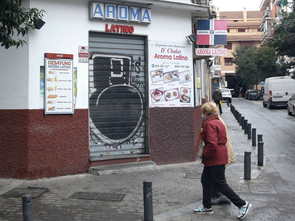Foto: Bar del distrito de Tetuán en Madrid donde apuñalaron anoche a un joven de 16 años. (EFE/Gema García)