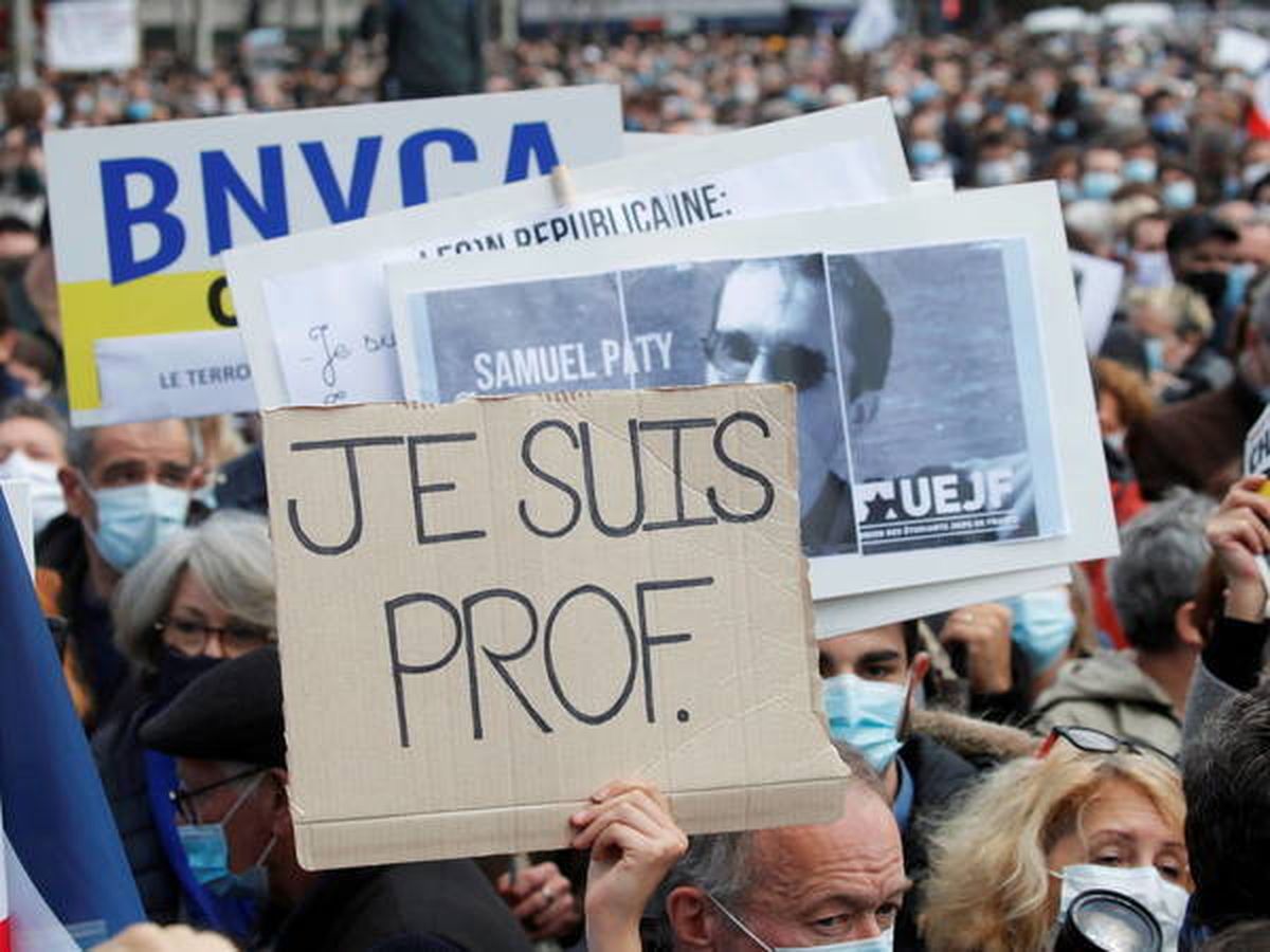 Foto: Manifestación en París en rechazo del asesinato del profesor Samuel Paty. (EFE)
