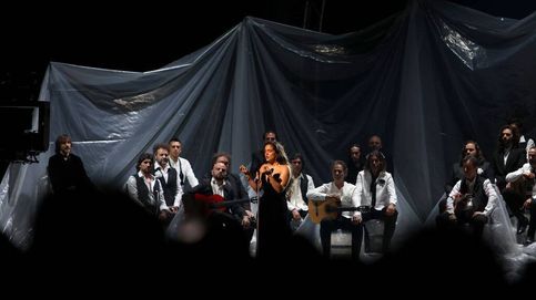 Noticia de Rosalía homenajea a Rocío Jurado en los Latin Grammy con una versión de 'Se nos rompió el amor': ¿con mensaje a Rauw Alejandro?