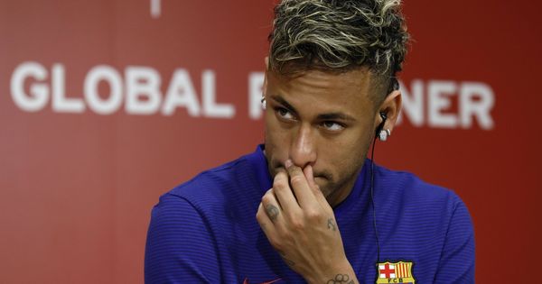Foto: El futuro de Neymar como jugador del Barcelona vuelve a nublarse de manera considerable. (EFE)