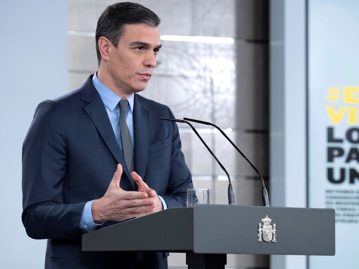 Foto: El presidente del Gobierno, Pedro Sánchez, durante la comparecencia en la que ha anunciado este sábado la paralización de todas las actividades no esenciales. (EFE)