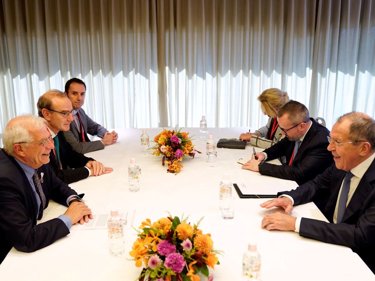 Foto: Reunión entre Josep Borrell y el ministro de Exteriores ruso, Sergey Lavrov. (EFE)