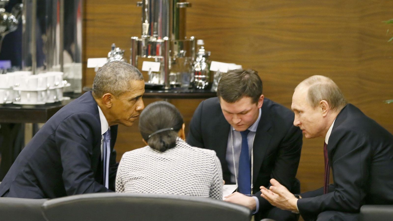 Foto: El presidente de EEUU, Barack Obama, habla con su homólogo ruso, Vladimir Putin, durante la cumbre del G-20 en Antalya, Turquía. (Reuters) 