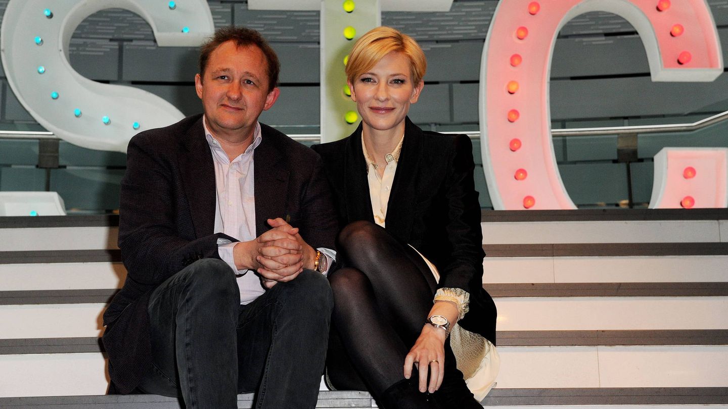 La actriz Cate Blanchett y el director de teatro Andrew Upton, en el lanzamiento de la temporada de teatro de Sídney. (EFE/Tracey Nearmy)