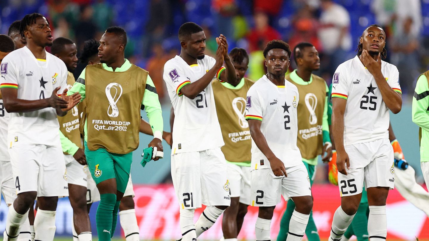 El lamento de los jugadores de Ghana. (Reuters/Albert Gea)